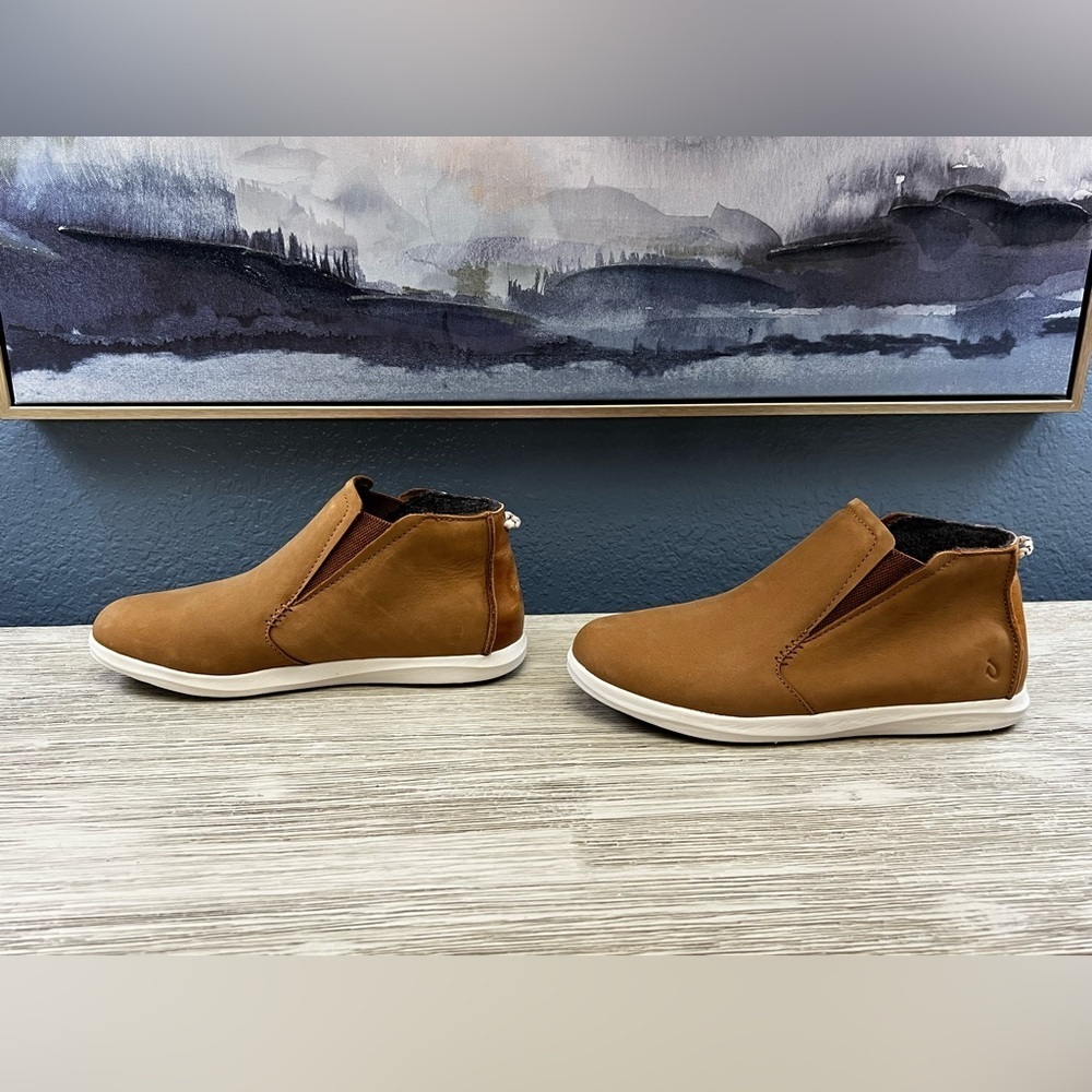 NWOT!!!! OluKai Hawai’iloa Manu Hope Tan Ankle Booties